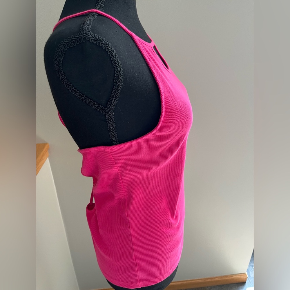 Anthropologie 100% cotton pink key hole open back sleeveless top. Size large - Picture 2 of 11